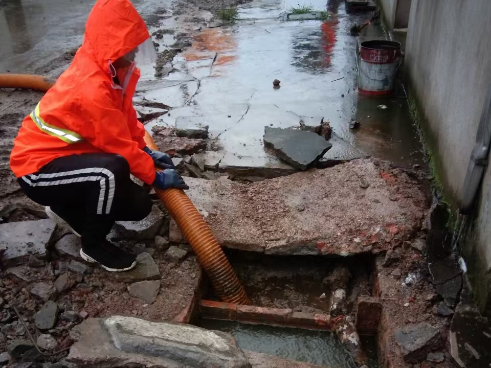 河东专业清理污水池 炜誉市政以规范流程守护城市 “肠道”